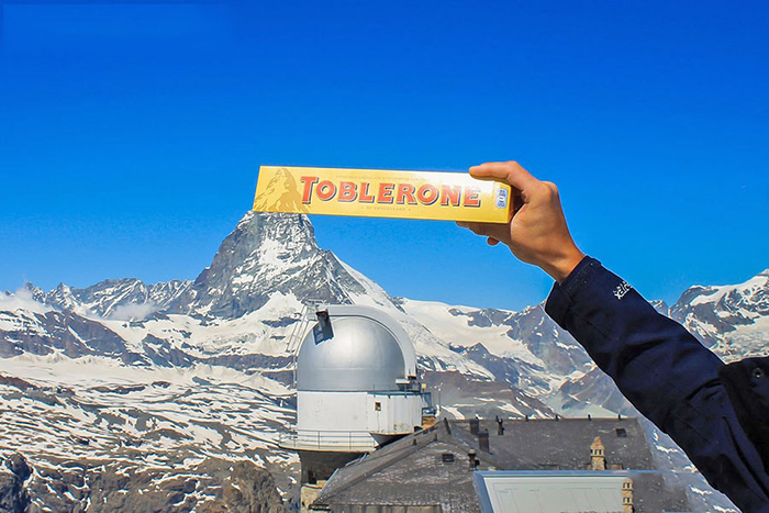 Đến Zermatt, bạn nên thử Toblerone - món socola trứ danh của Thụy Sĩ.