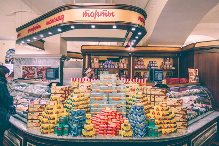 Tham quan trung tâm thương mại Gum nổi tiếng ở Moscow