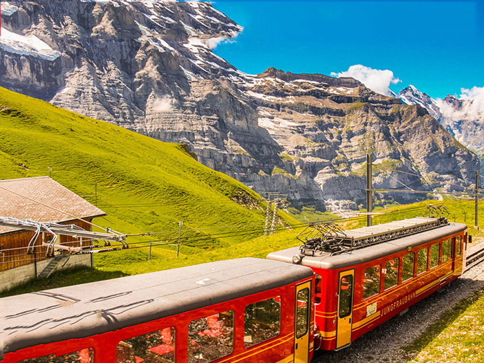 Jungfraubahn là một tuyến đường sắt dài chỉ 19,3km, nhưng là đoạn đường sắt cao nhất châu Âu, đi ngang qua những vùng đất tuyệt đẹp.