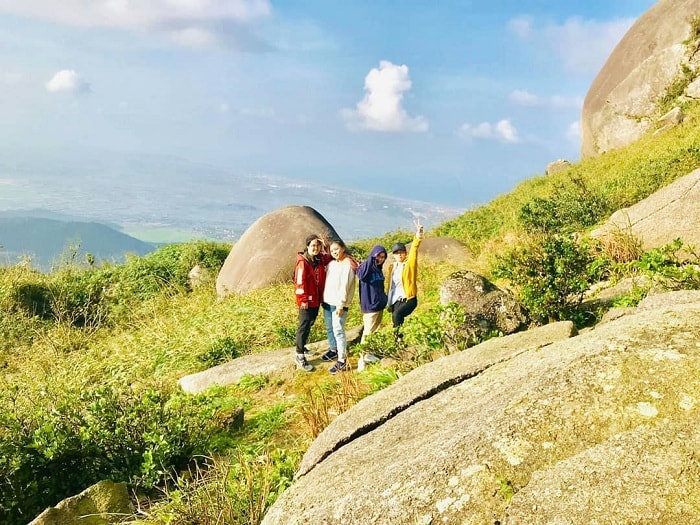 Hành trình khám phá núi Đá Bia Phú Yên