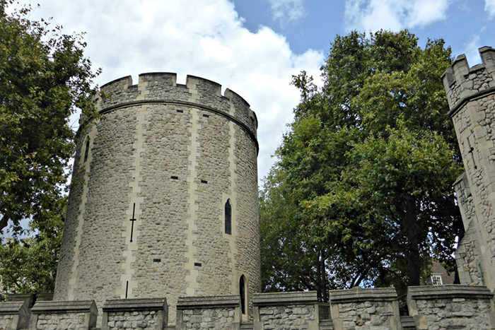 Tháp London được vua William I cho người xây dựng vào thế kỷ 11.