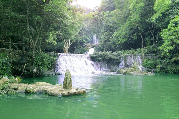 Suối Tiên được xem là một trong số ít những con suối đẹp nhất ở Quảng Nam.