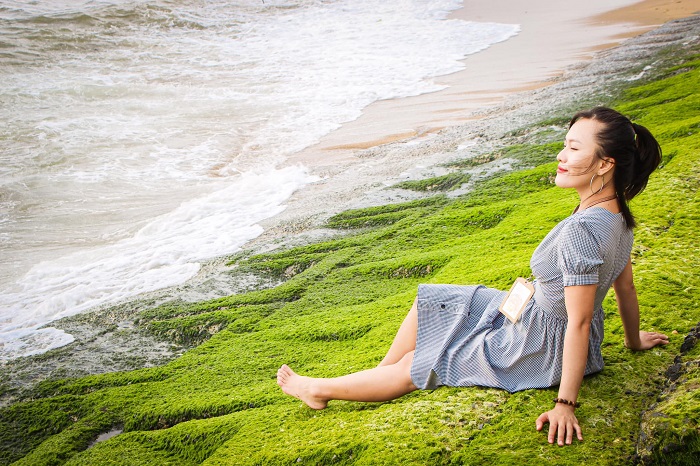 Take photos at Nha Trang green moss beach 