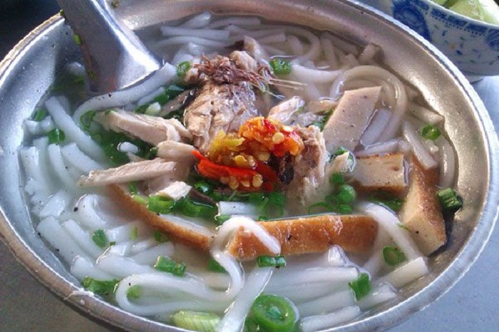 Quán bánh canh tại Phương Sơn là một trong các địa chỉ ăn vặt nổi tiếng tại Ninh Thuận 
