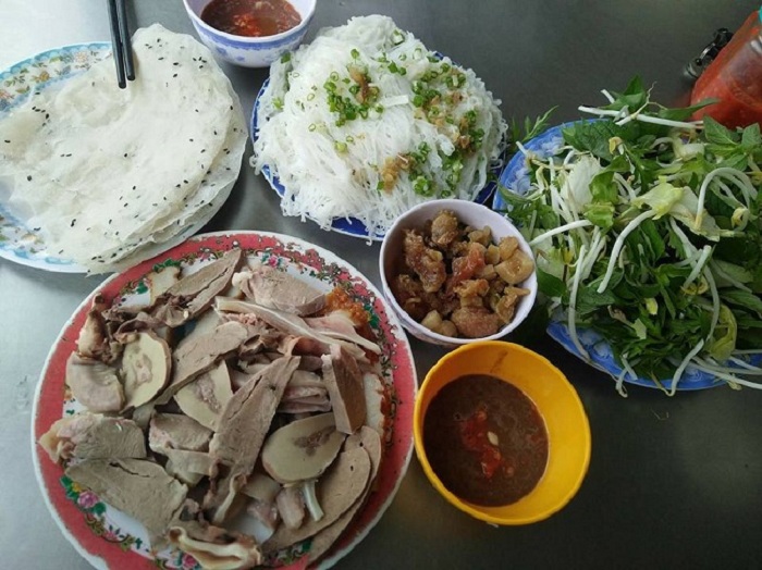 Quán bánh hỏi Phước Khánh  là một trong các địa chỉ ăn vặt nổi tiếng tại Ninh Thuận 