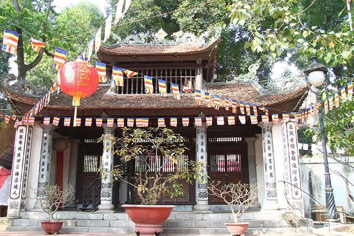 Chan Tien Pagoda - The pagodas in Ha Tinh are famous for their holy spirit