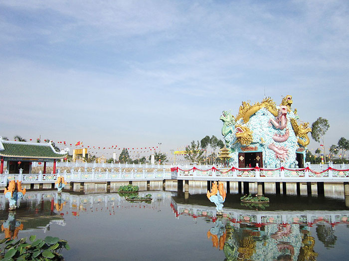 Viếng chùa Huỳnh Đạo An Giang - tọa lạc tại khóm Vĩnh Đông II