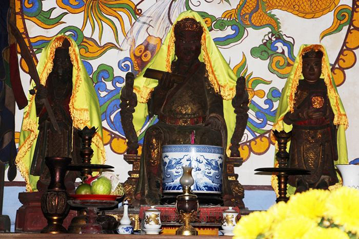 Visit Hue Hon Chen Palace - a place to worship the goddess Ponagar