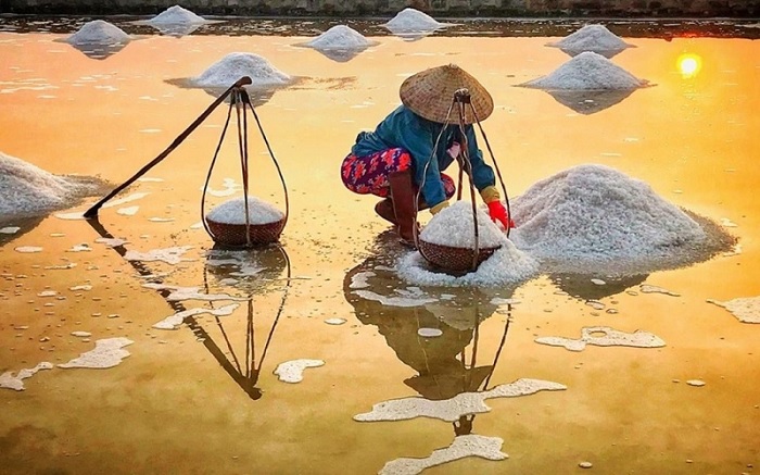 Đồng muối Sa Huỳnh trong hoàng hôn - nét đẹp hữu tình