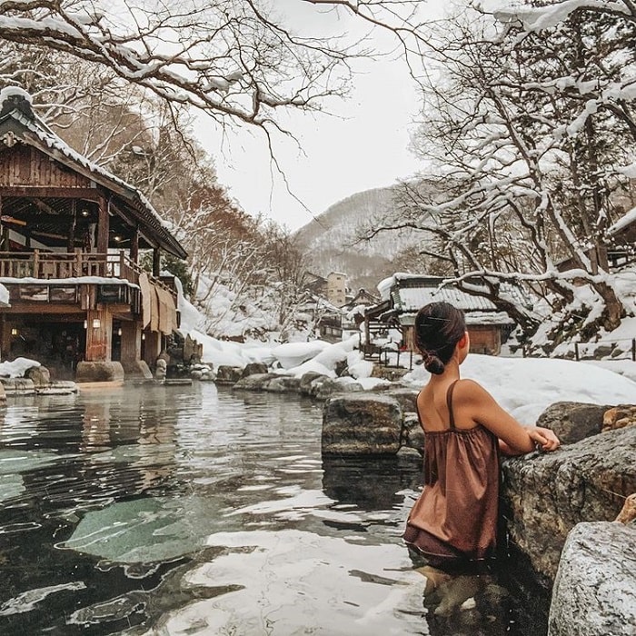 du lịch Nhật Bản tháng mấy - tháng 1 tắm onsen