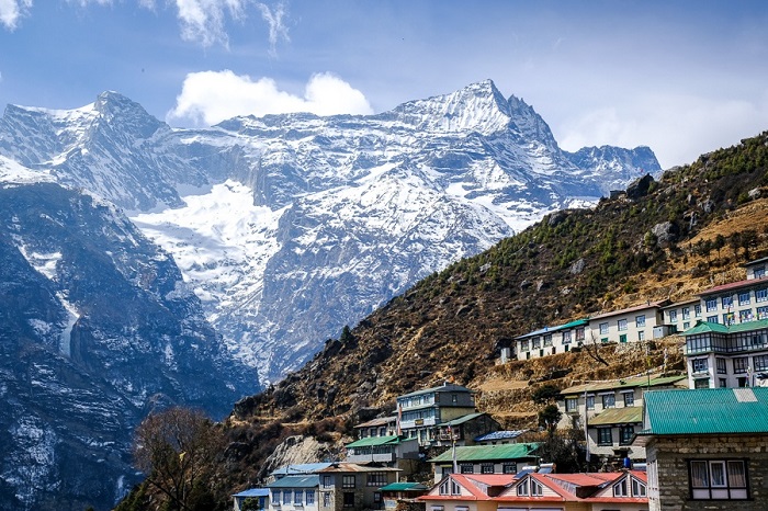 Khung cảnh trên đường đi lên đỉnh Everest - Trekking lên đỉnh Everest
