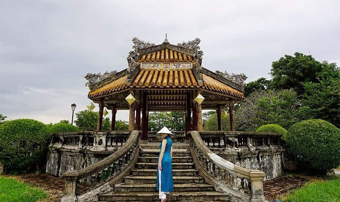 Should travel to Hue which season is the most beautiful - ancient profound Hue