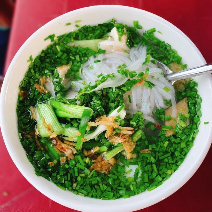 discover Phu Yen cuisine - chives soup