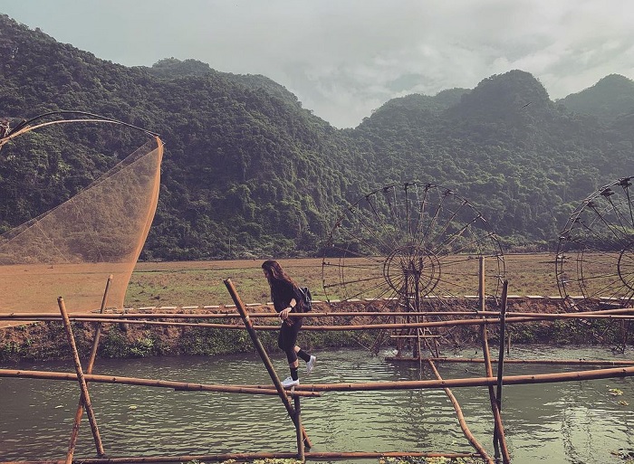 đánh cá - hoạt động thú vị tại Làng chài Việt Hải 