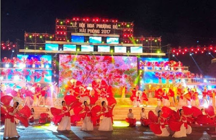 âm thanh ánh sáng lung linh - điểm thu hút của lễ hội Hoa Phượng Đỏ 