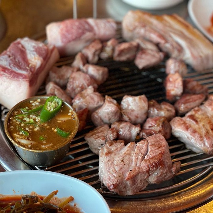 kinh nghiệm du lịch Jeju - thử thịt lợn đen