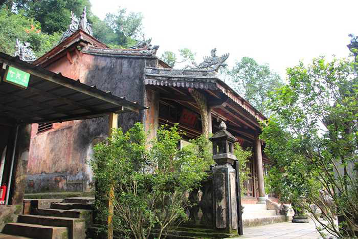 Visit Hue Hon Chen - Minh Kinh Dai Temple