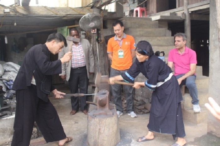 forging - traditional profession in Pac Rang village 