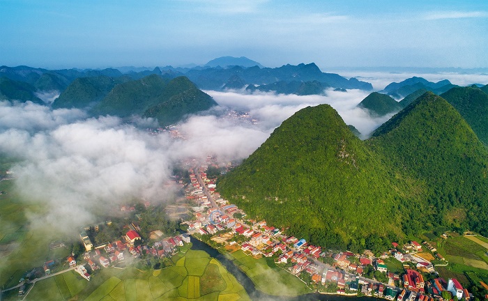 Na Lay mountain - sightseeing valley in Bac Son
