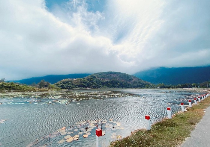 Con Dao Cross Mountain - visit An Hai lake