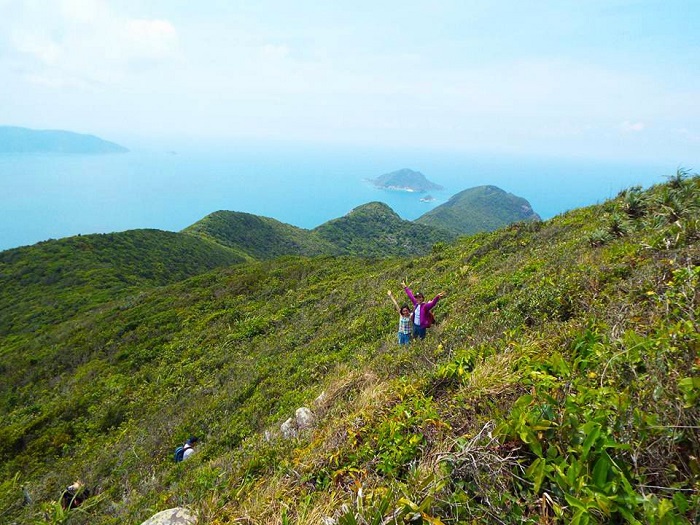 Con Dao Cross Mountain - explore the green vegetation