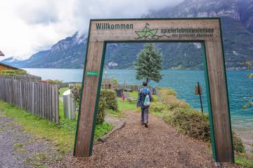 Ngắm nhìn hồ Walensee màu lục bảo tuyệt đẹp ở Thụy Sĩ