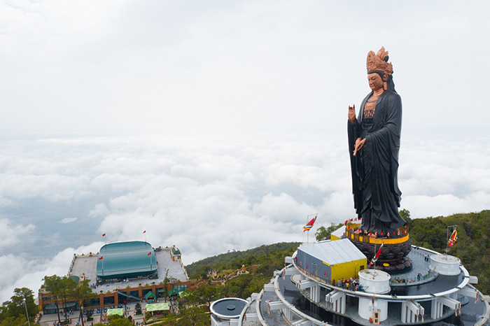 Visit the statue of Buddha Ba Tay Bon Da Son - bronze Buddha statue