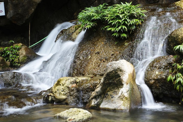 The beauty in Mo Ga stream - Phuong Hoang cave 