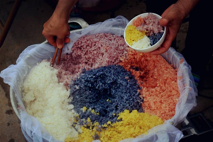Five colors sticky rice - delicious food at Cao Bang fair