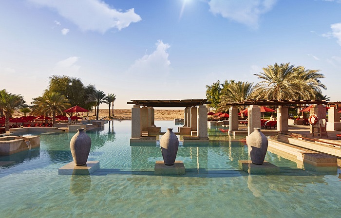 Khách sạn trên sa mạc Dubai Hồ bơi vô cực