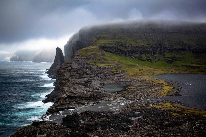 Vách đá Geituskorardrangur - Du lịch quần đảo Faroe
