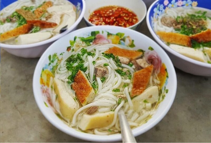 Quán bánh canh Cô Bé - quán bánh canh chả cá ngon ở Phan Thiết truyền thống 
