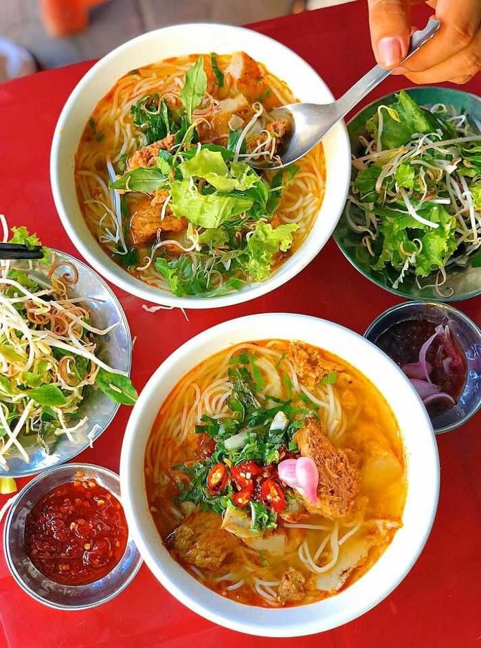 Quy Nhon Moc Lien fish vermicelli - delicious breakfast restaurant in Da Nang 