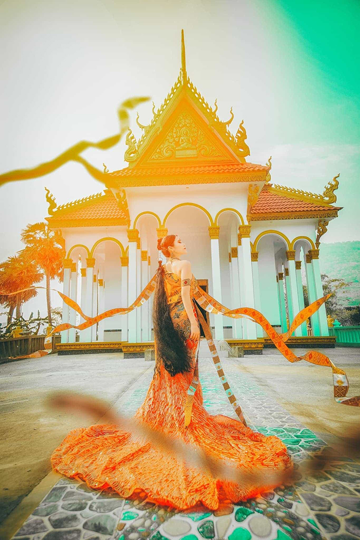 Admire the temple Phnom Pi Tri Ton - beautifully decorated