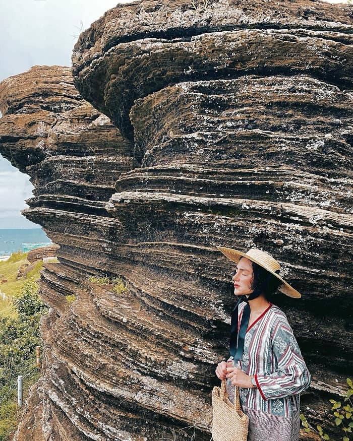 Núi Cao Cát - một trong những điểm check in đẹp ở đảo Phú Quý nổi tiếng 