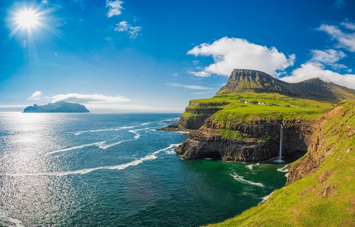 Hiếm khi có nắng mạnh trên quần đảo có tới 300 ngày mưa và sương mù - Du lịch quần đảo Faroe