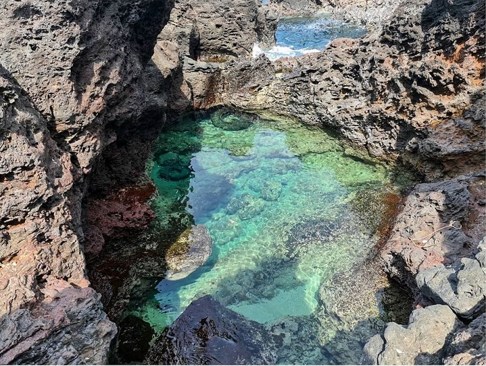 Phu Quy Island has two natural swimming pools in the sea