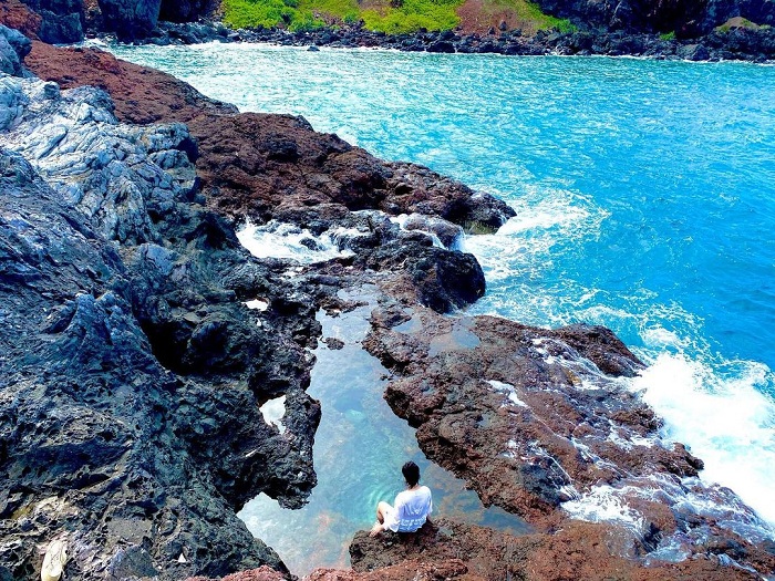Phu Quy Island has two natural swimming pools in the sea