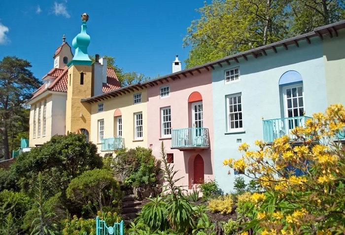 Tòa nhà đầy màu sắc của làng Portmeirion xứ Wales