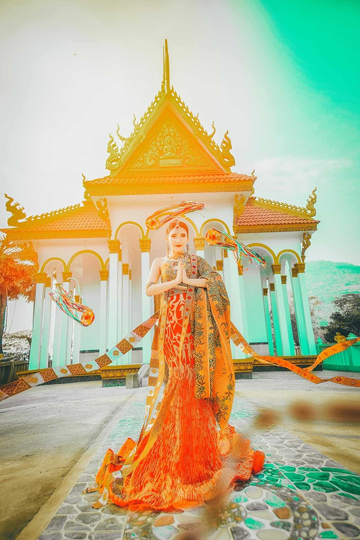 Admire the temple Phnom Pi Tri Ton - work of art