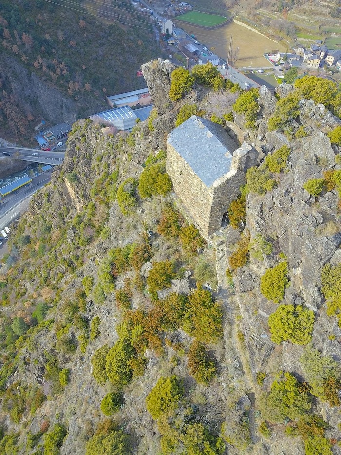 Nhà thờ đá nhỏ bé Sant Marti de Nagol du lịch Andorra