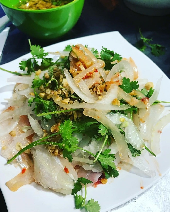 Places to enjoy the famous Nha Trang apricot fish salad 