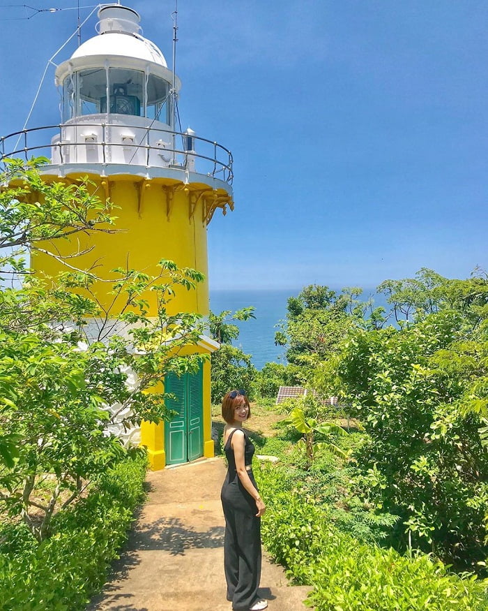 The attractive beauty of Tien Sa lighthouse in Da Nang 