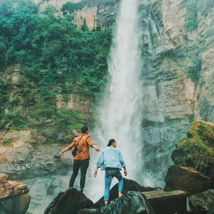 Hang Te Cho Waterfall is a beautiful waterfall in the Northwest