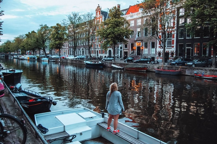 Tham quan kênh đào - trải nghiệm du lịch Amsterdam