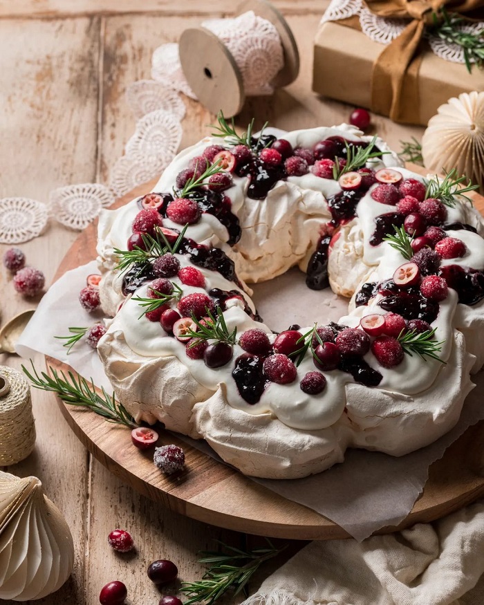 Bánh Pavlova là món bánh ngọt nổi tiếng thế giới xốp mềm cực ngon 