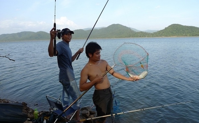 Câu cá ở hồ Cà Dây Bình Thuận 