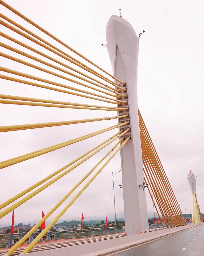 Cầu Tình Húc Tuyên Quang mang vẻ đẹp bề thế 