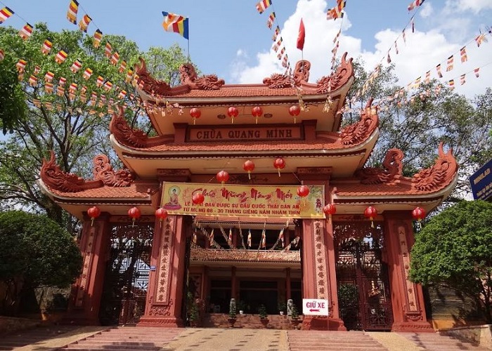 chùa Quang Minh Bình Phước là địa điểm tâm linh nổi tiếng