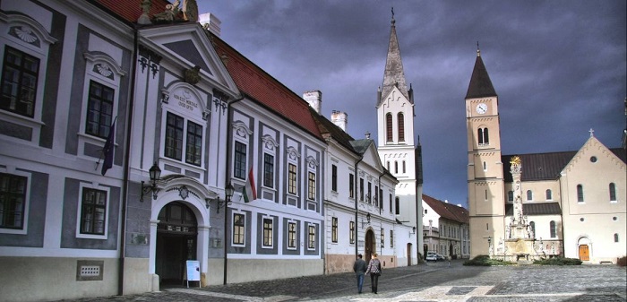 Cung điện Dubniczay là điểm tham quan ở thành phố Veszprem